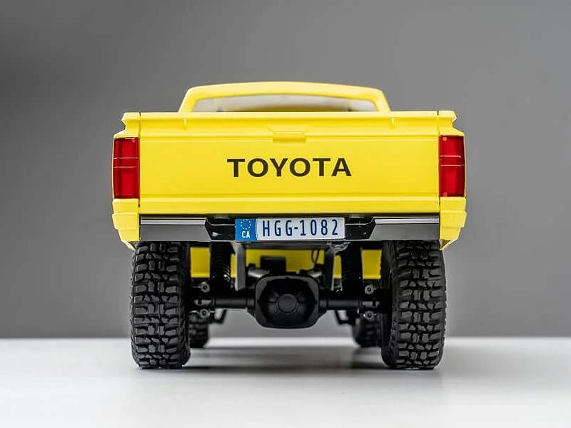 FMS Toyota Hilux 1/18th Scaler RTR FMS11816